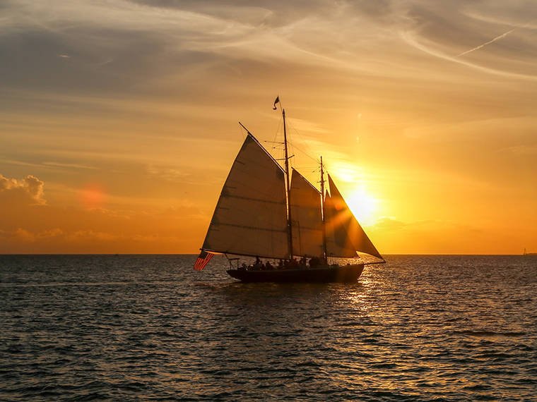 Blue Moon YC-300 Yacht Charter